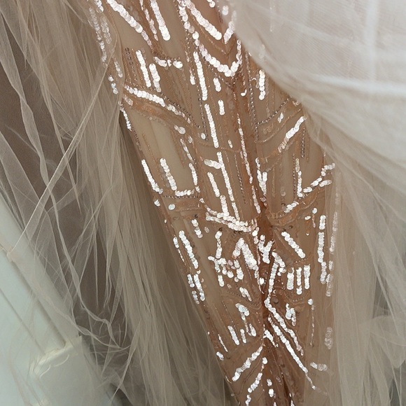 MONIQUE LHUILLIER – SPRING 2015 – BEFORE SUNRISE COLLECTION PINK BEADED GOWN - Picture 12 of 14